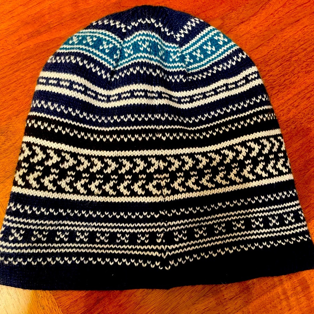 Boy’s  fleece hat is in good condition - one size.